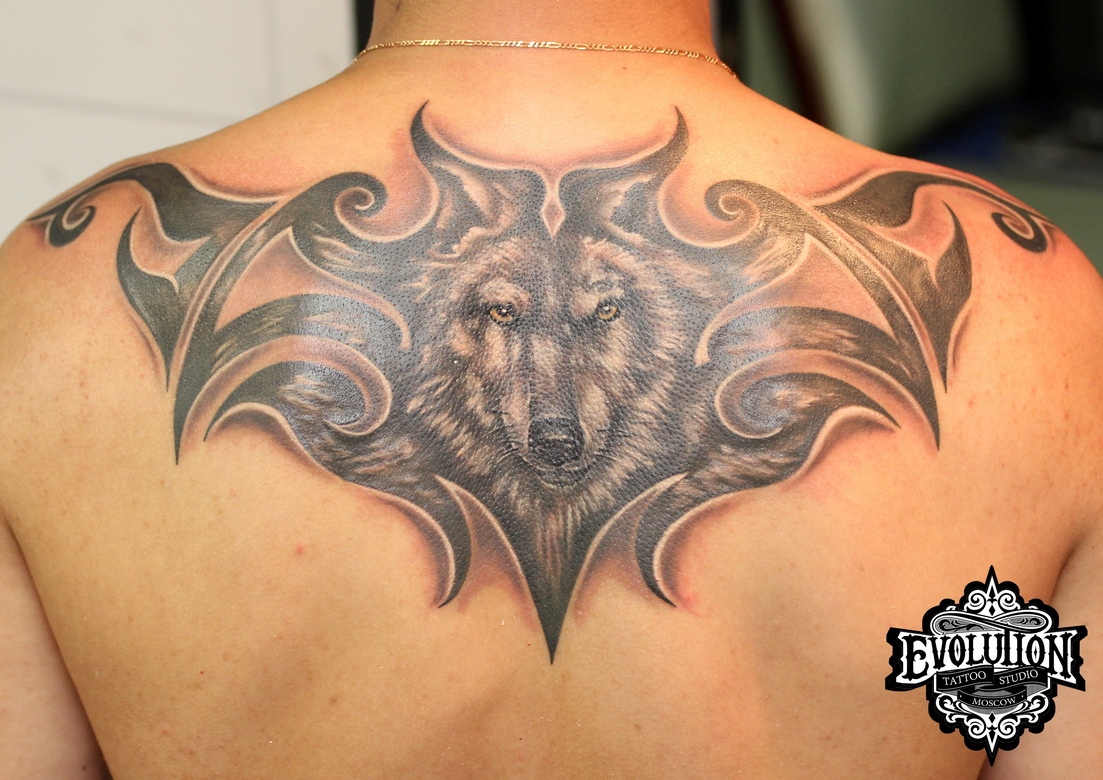 Tattoo-Wolf-on-Ornament